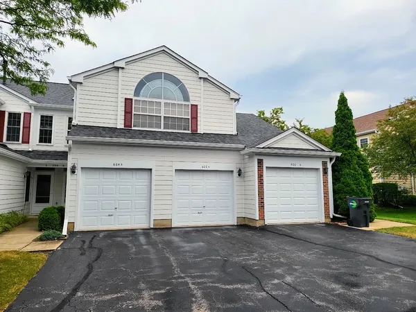 $2,000 | 600 West Streamwood Boulevard, Unit A, Streamwood, IL 60107