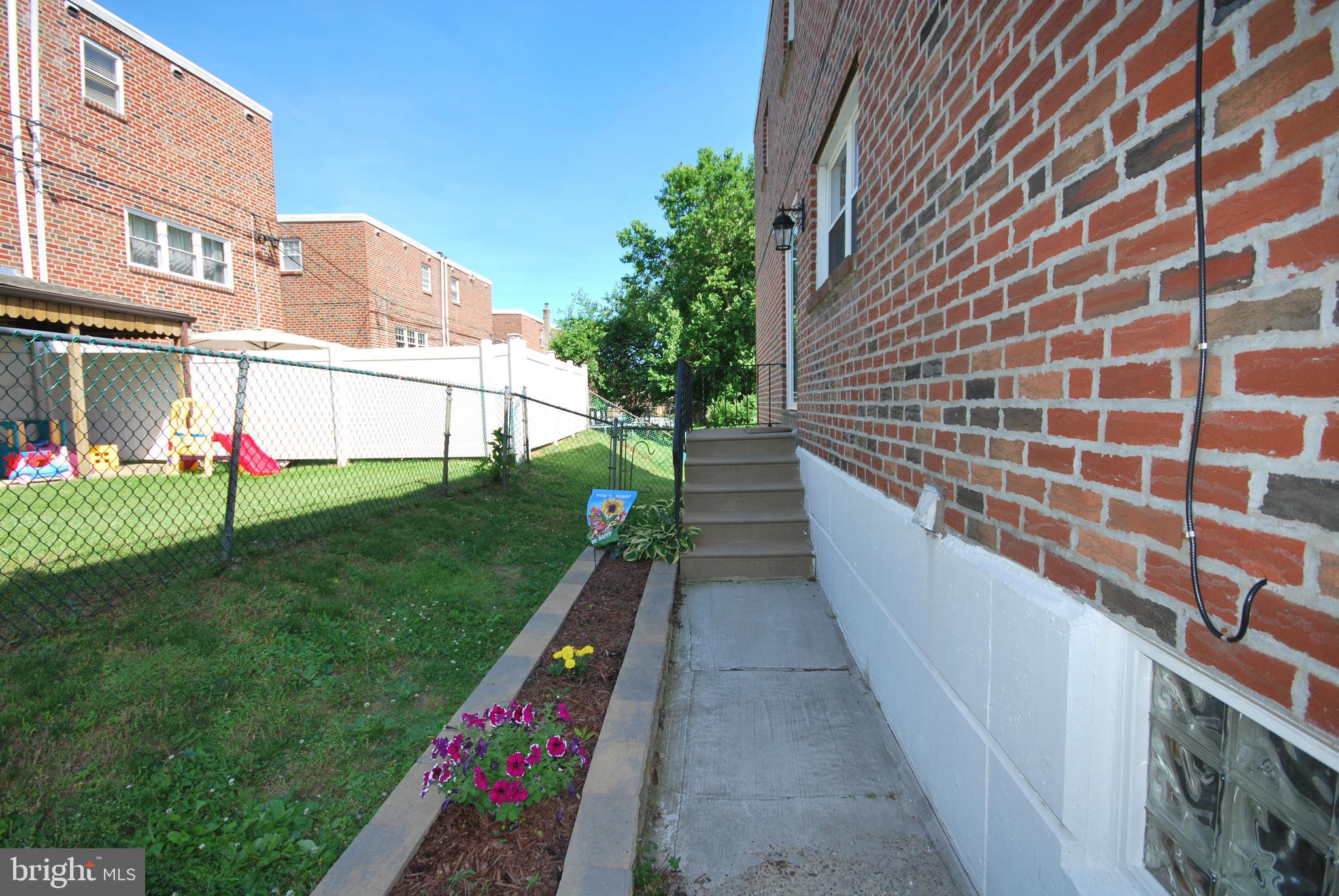 8519 Bridle Road Philadelphia, PA 19111 - Photo 4 of 37 Gallery Image 4