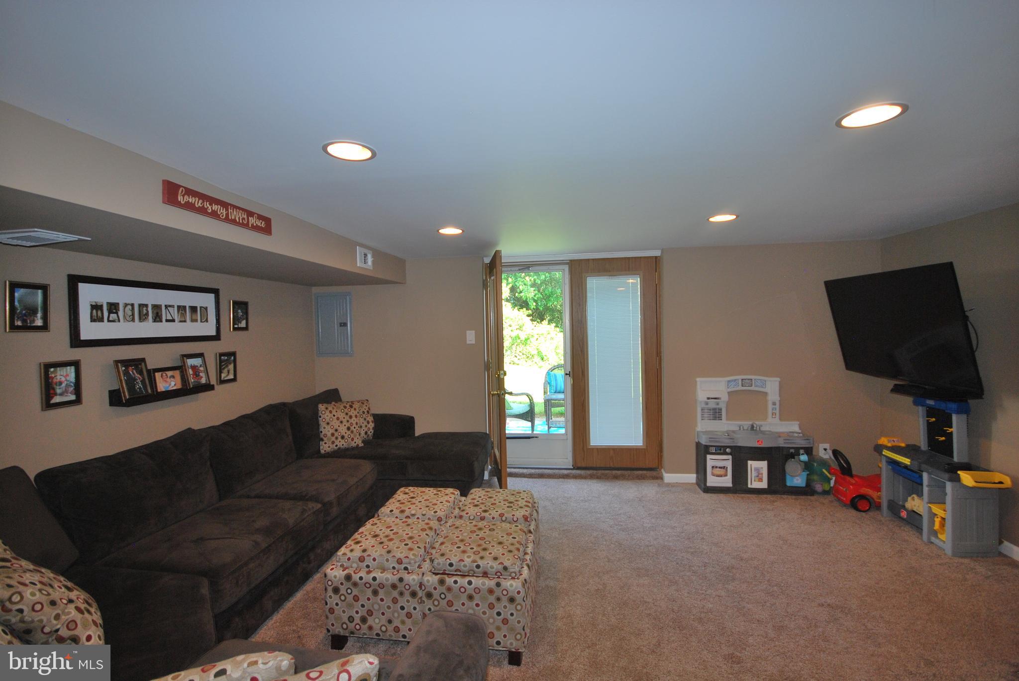 8519 Bridle Road Philadelphia, PA 19111 - Photo 36 of 37 Gallery Image 36