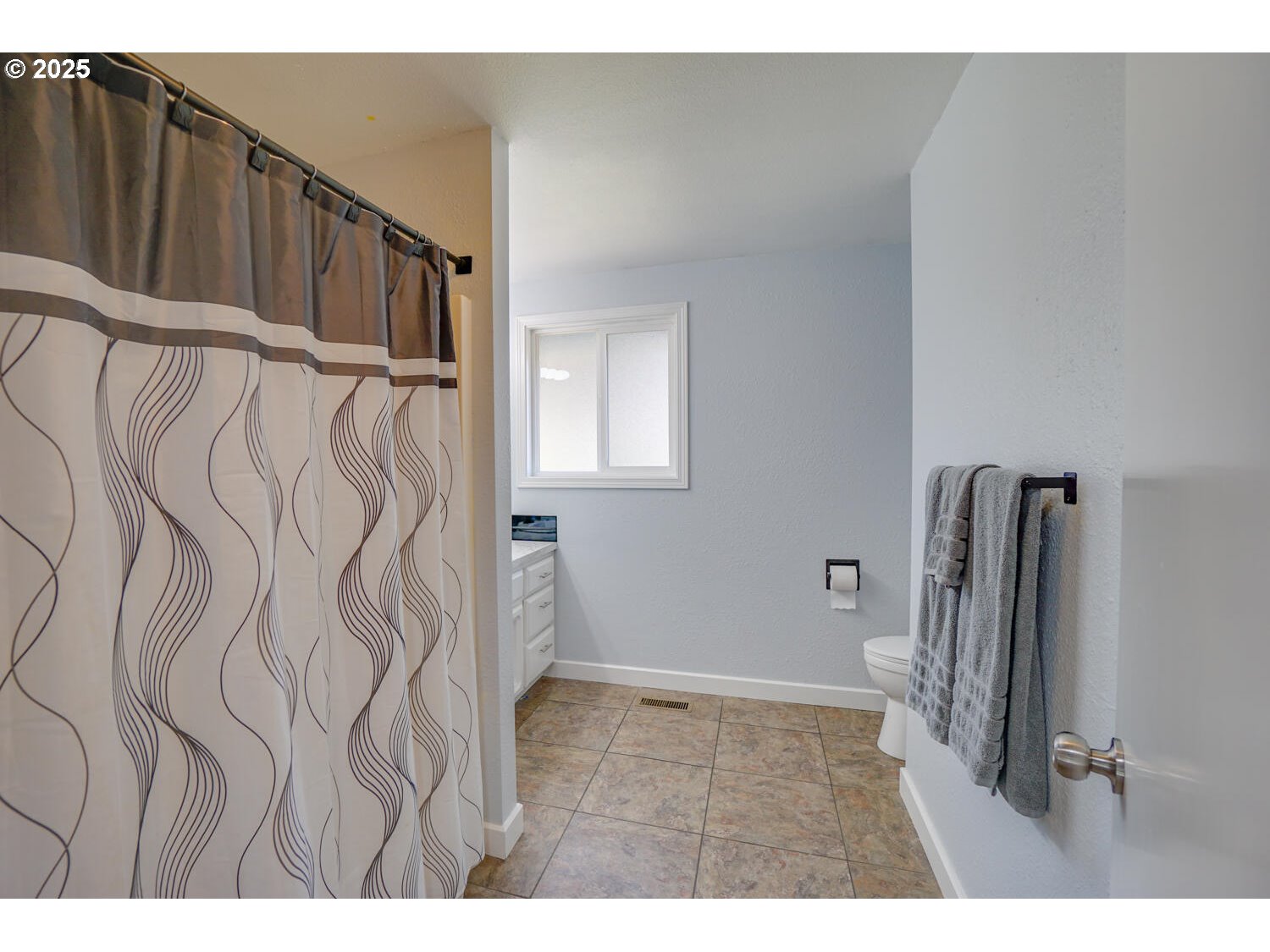 16115 Northeast 31st Avenue Ridgefield, WA 98642 - Photo 26 of 40 Bathroom