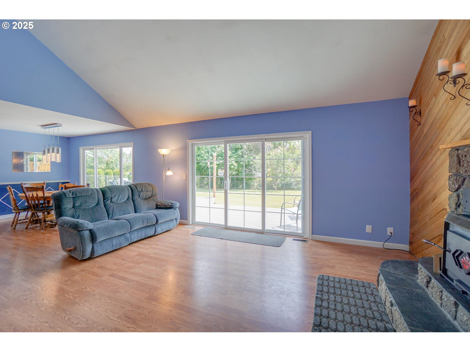 16115 Northeast 31st Avenue Ridgefield, WA 98642 - Photo 5 of 40 Living Room
