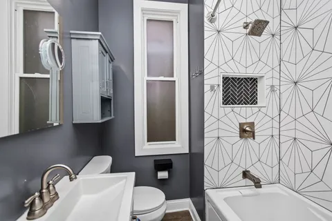 $479,900 | 3339 West Le Moyne Street, Chicago, IL 60651