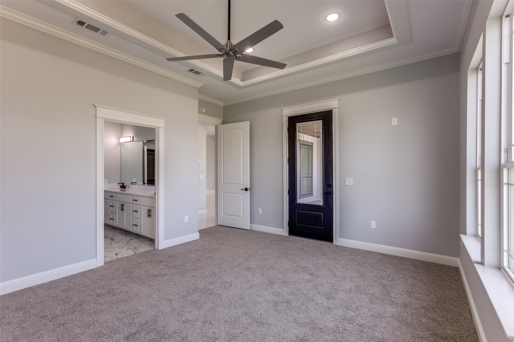 485 Post Oak Gonzales, TX 78629 - Photo 14 of 38 an empty room with fan and a ceiling fan