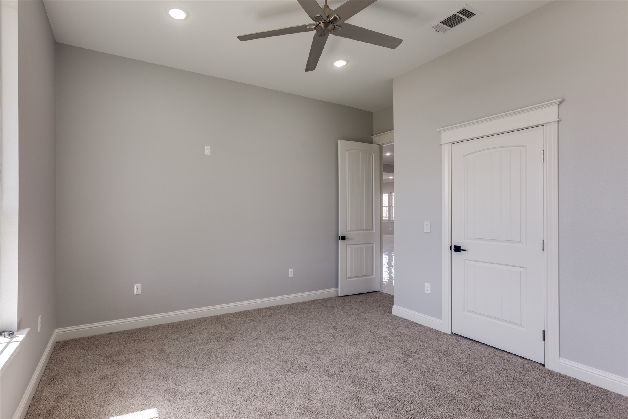 485 Post Oak Gonzales, TX 78629 - Photo 18 of 38 an empty room with closet area