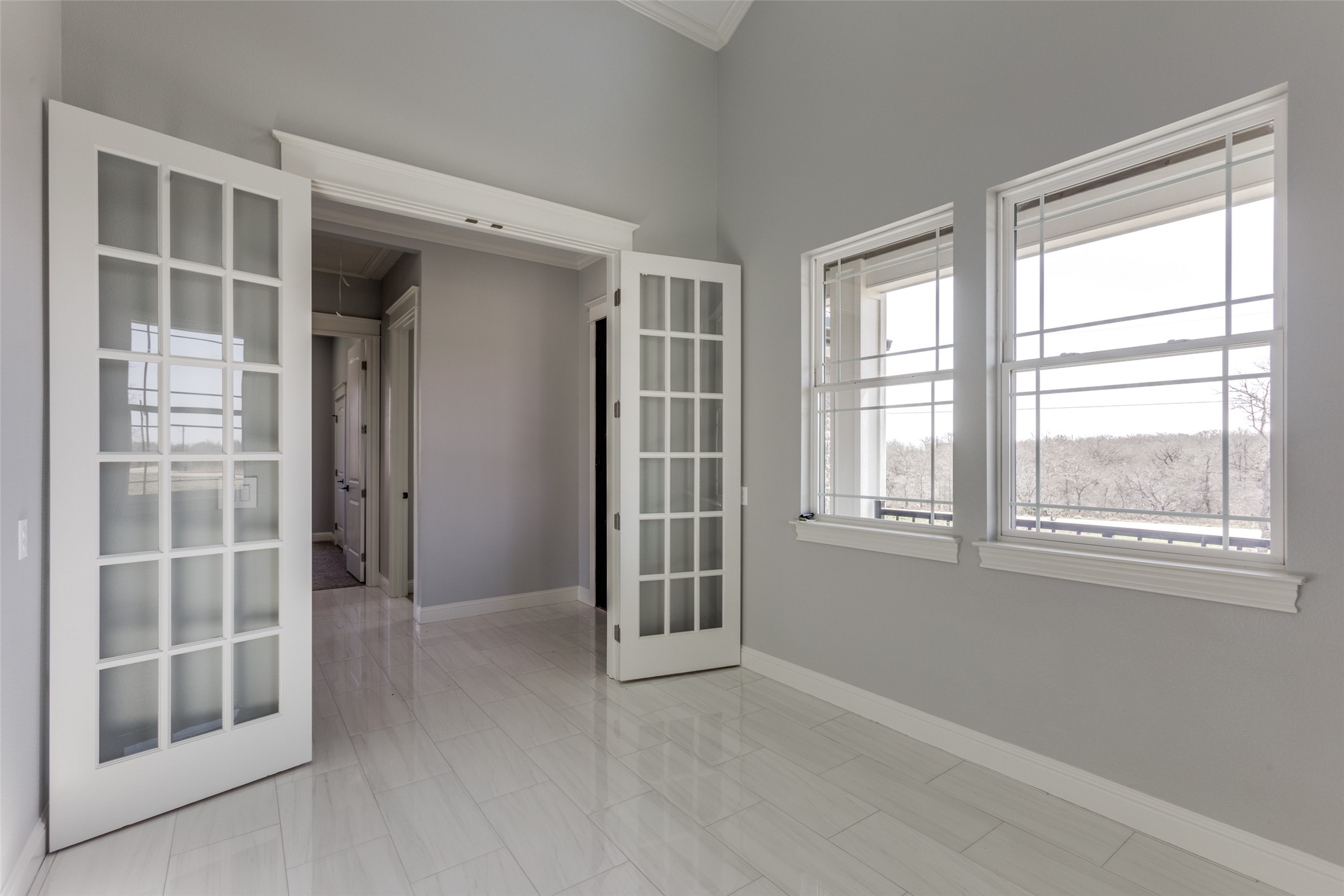 485 Post Oak Gonzales, TX 78629 - Photo 23 of 38 an empty room with windows