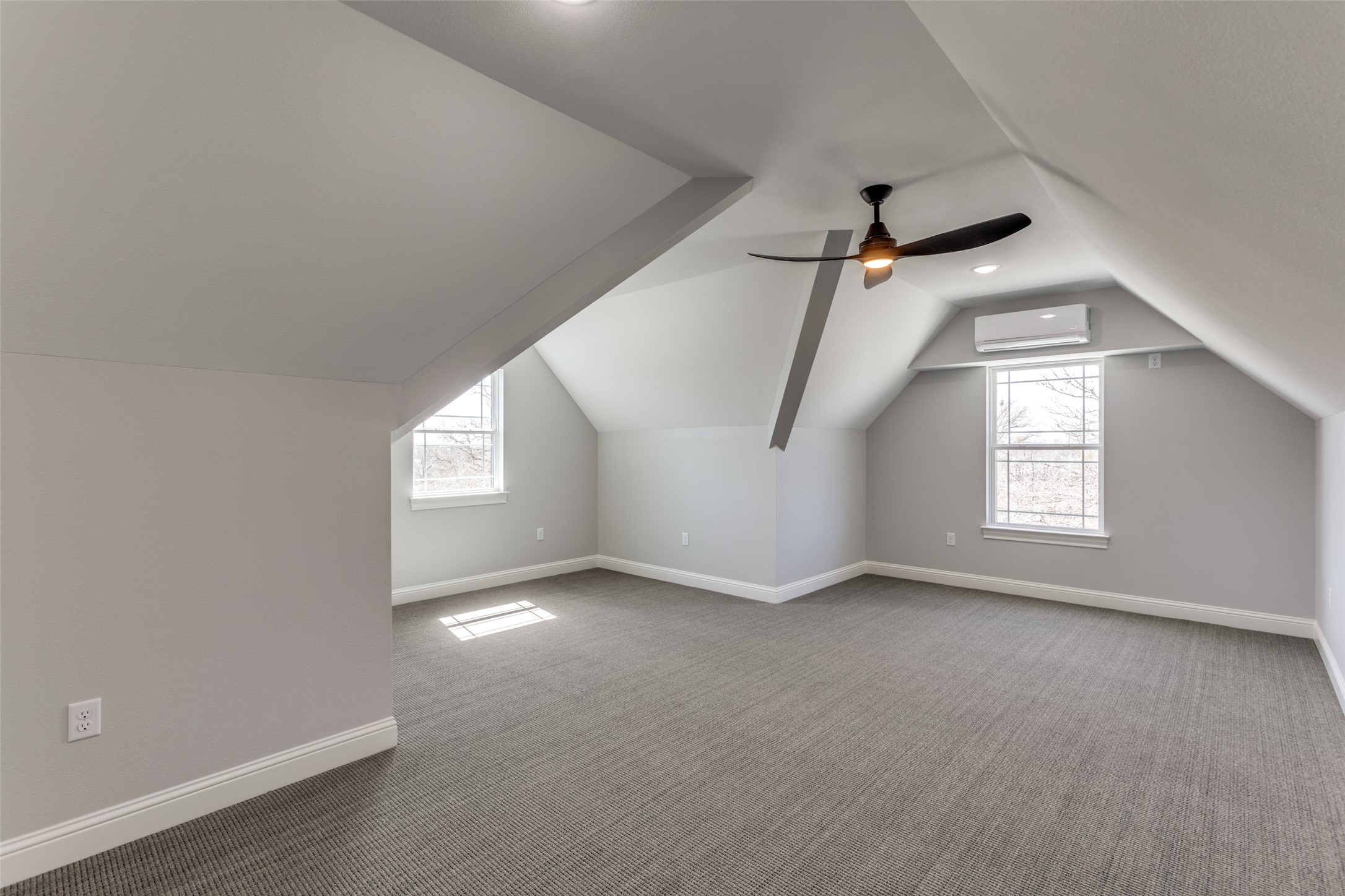 485 Post Oak Gonzales, TX 78629 - Photo 25 of 38 an empty room with windows and ceiling fan