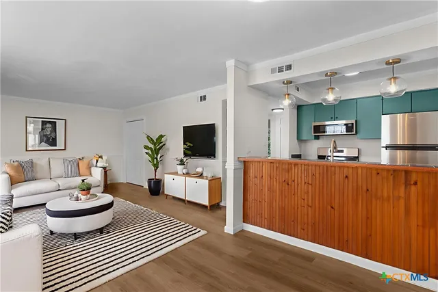 $189,000 | 7801 Shoal Creek Boulevard, Unit 240, Austin, TX 78757