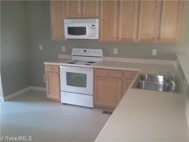 1207 Hanford Hills Road Graham, NC 27253 - Photo 3 of 5 Kitchen.