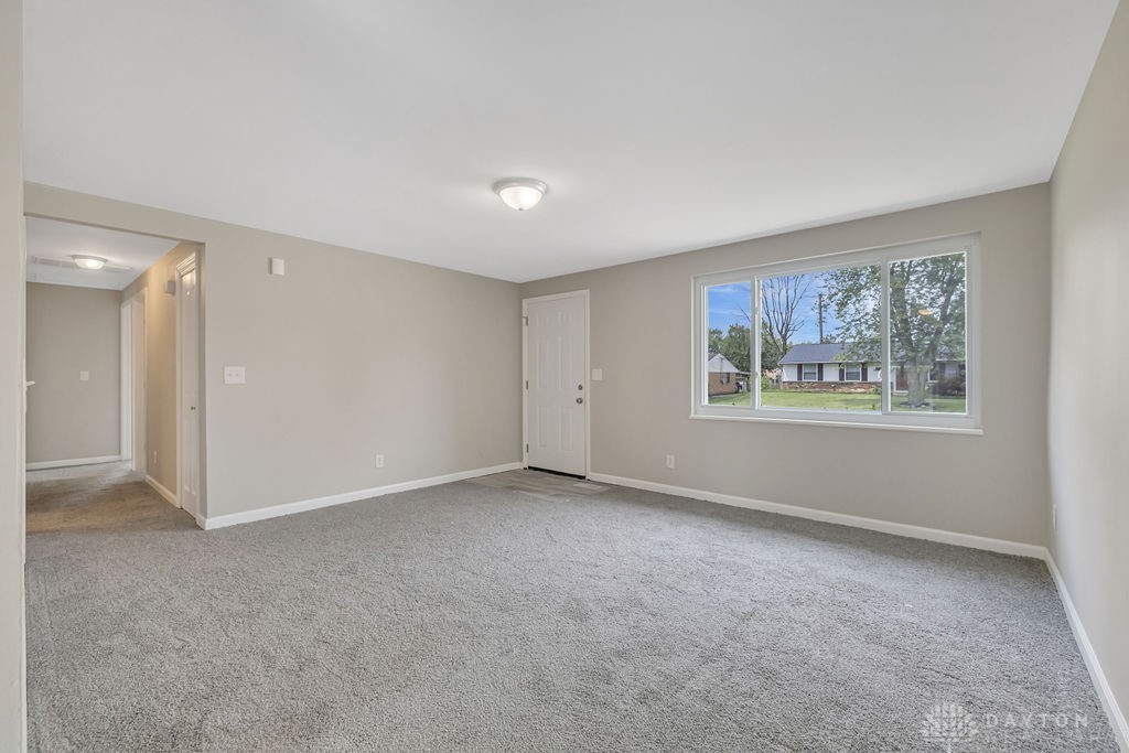 7654 Rothfield Drive Huber Heights, OH 45424 - Photo 5 of 33