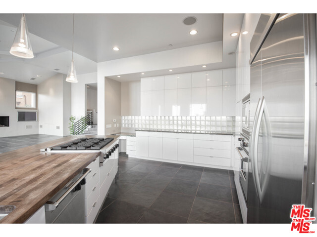 3850 Rambla Orienta Malibu, CA 90265 - Photo 12 of 33