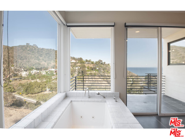 3850 Rambla Orienta Malibu, CA 90265 - Photo 18 of 33