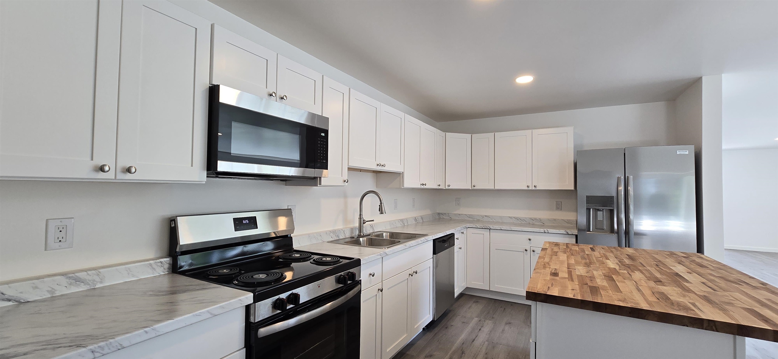 1578 Dover Road Epsom, NH 03234 - Photo 5 of 20