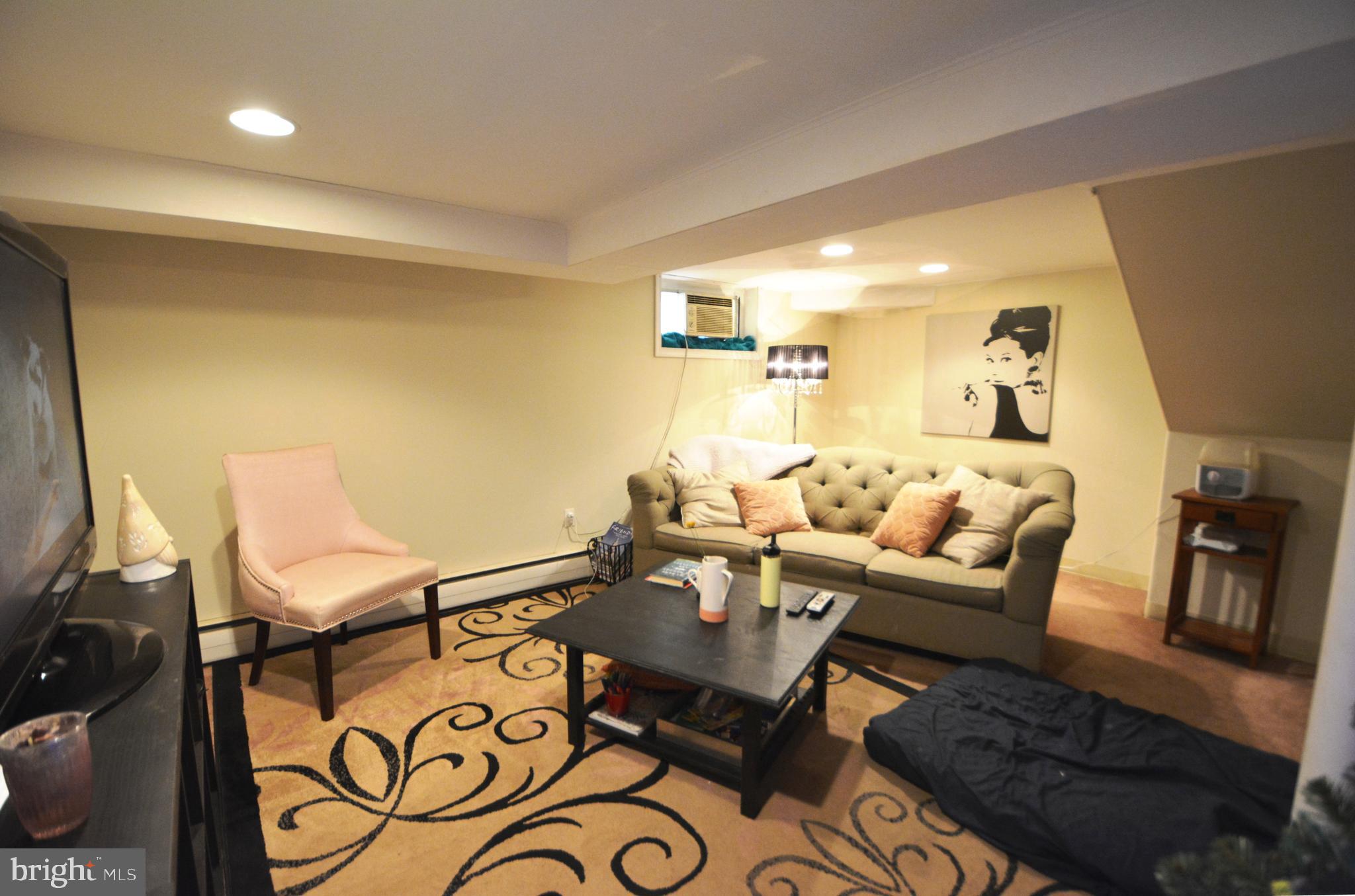 16 New Windsor Road Westminster, MD 21157 - Photo 58 of 81 Apt C living room