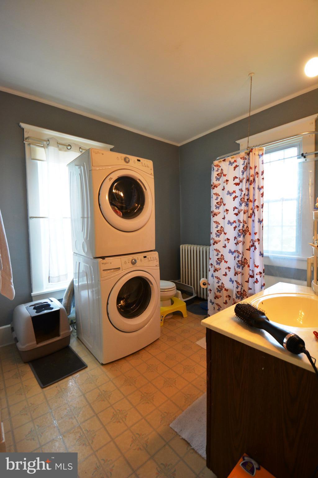16 New Windsor Road Westminster, MD 21157 - Photo 10 of 81 Main level APT A has washer dryer.