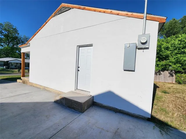 a house view with a outdoor space