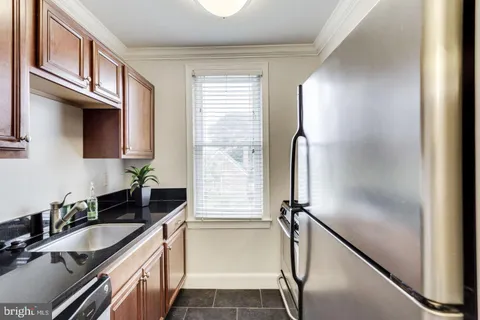 $290,000 | 906 South Washington Street, Unit 307, Alexandria, VA 22314