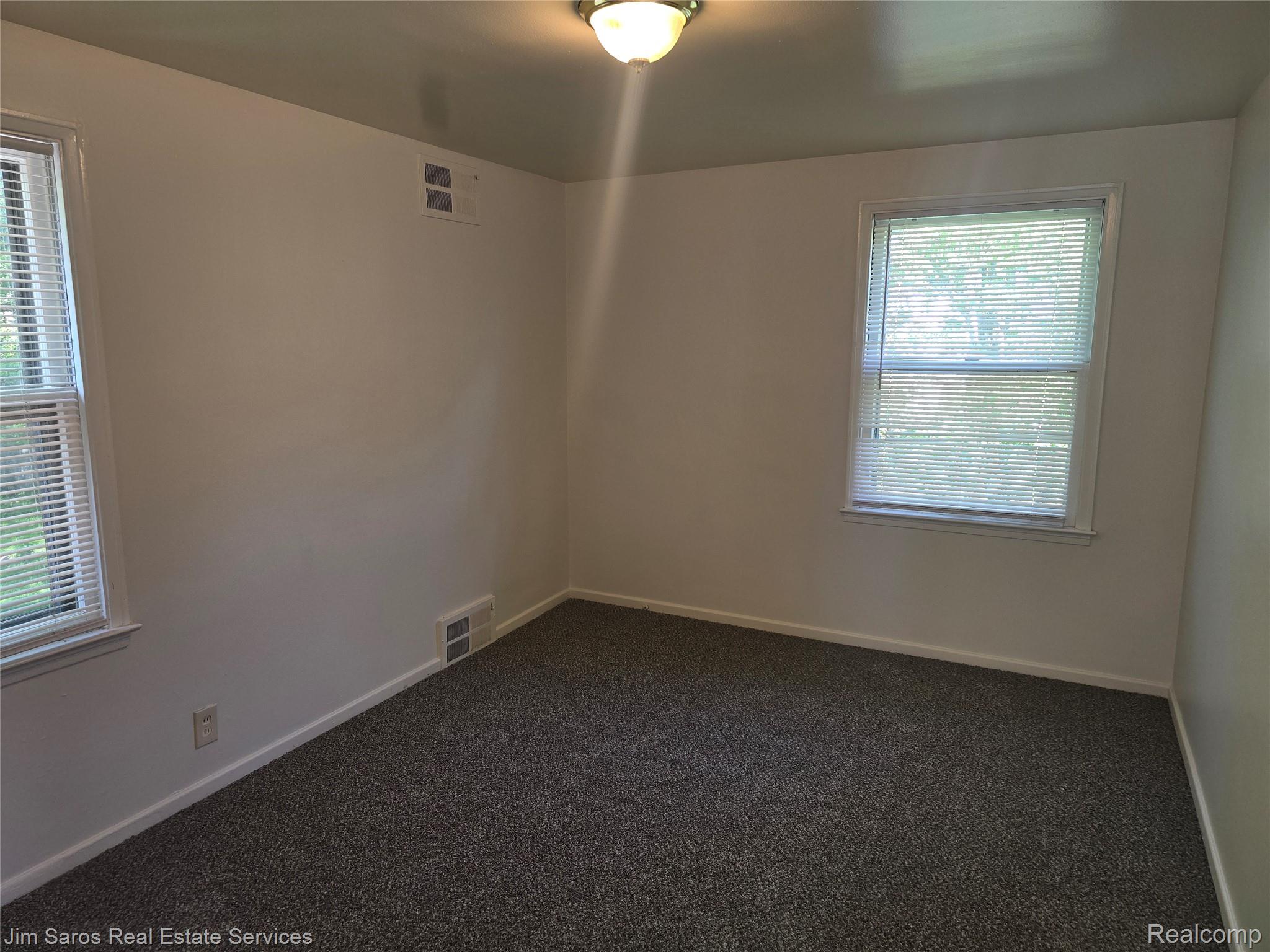1705 Bournemouth Road Grosse Pointe, MI 48236 - Photo 10 of 20 Neutral tone walls complement the dark gray carpeting
