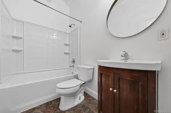 $1,900 | 23 West Main Street, Unit 1, Middletown, NY 10940