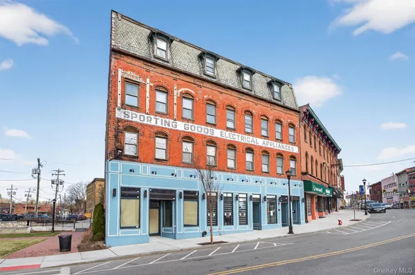 $1,900 | 23 West Main Street, Unit 1, Middletown, NY 10940