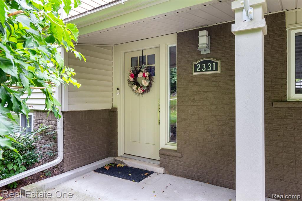 2331 Rusk Road Rochester Hills, MI 48306 - Photo 4 of 46