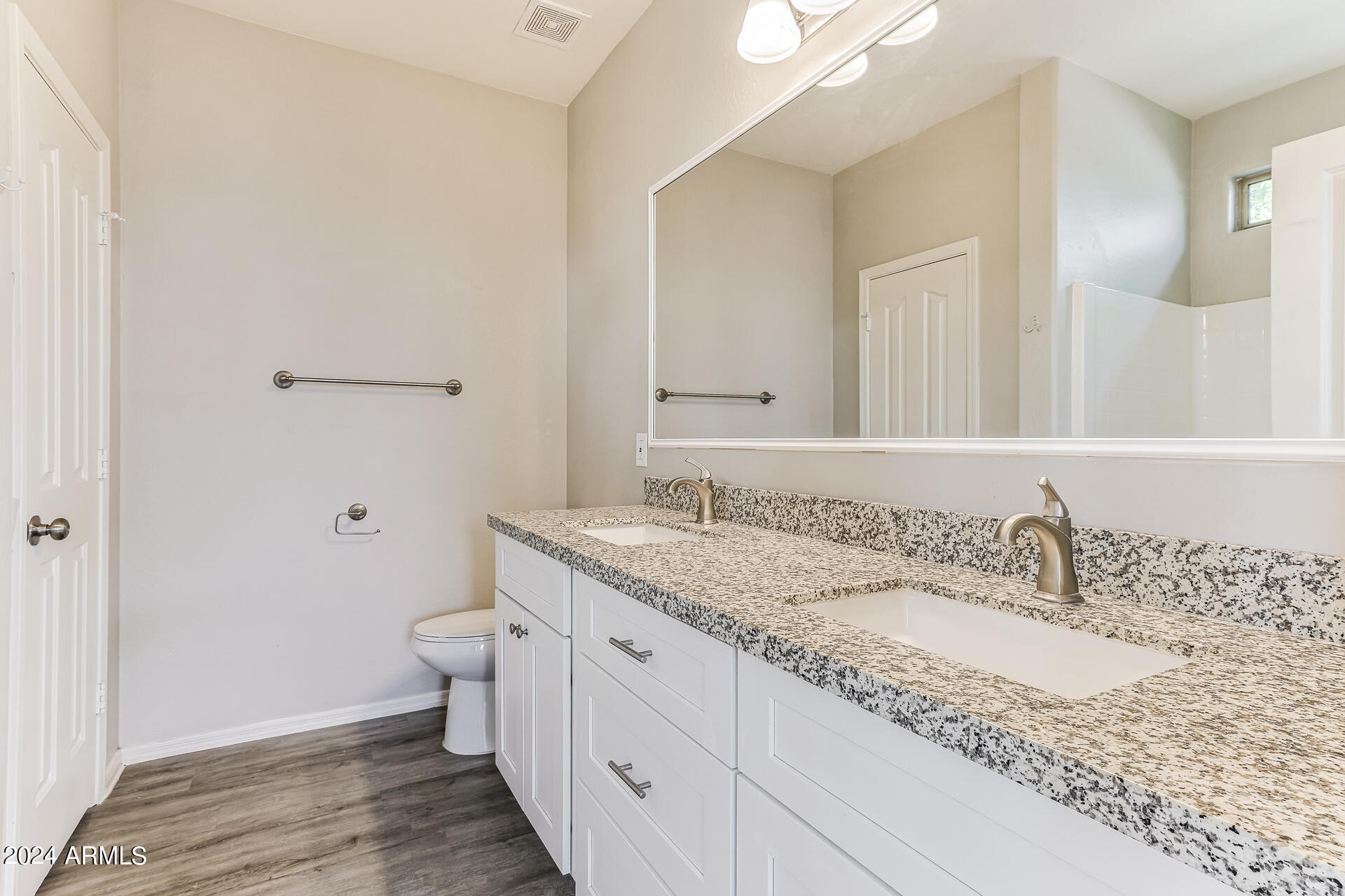 3333 West Apollo Road Phoenix, AZ 85041 - Photo 15 of 21 015-photo-main-bathroom-13893387