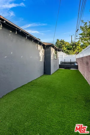 $8,995 | 749 North Niagara Street, Burbank, CA 91505