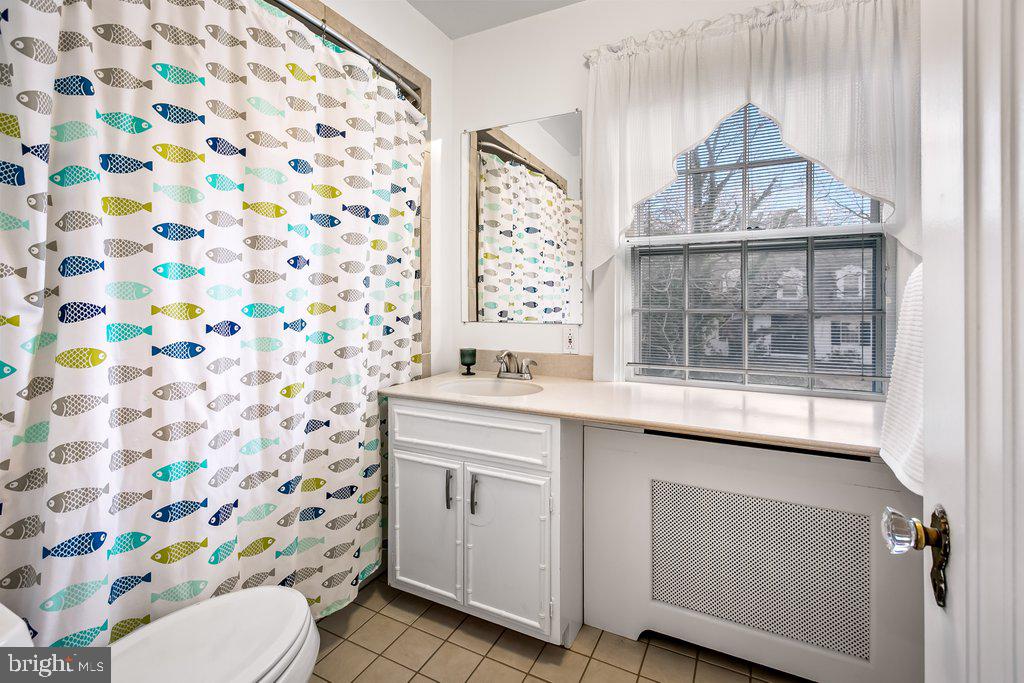 326 Broxton Road Baltimore, MD 21212 - Photo 31 of 56 Hallway Full Bathroom
