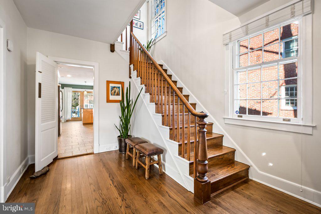 326 Broxton Road Baltimore, MD 21212 - Photo 5 of 56 Foyer