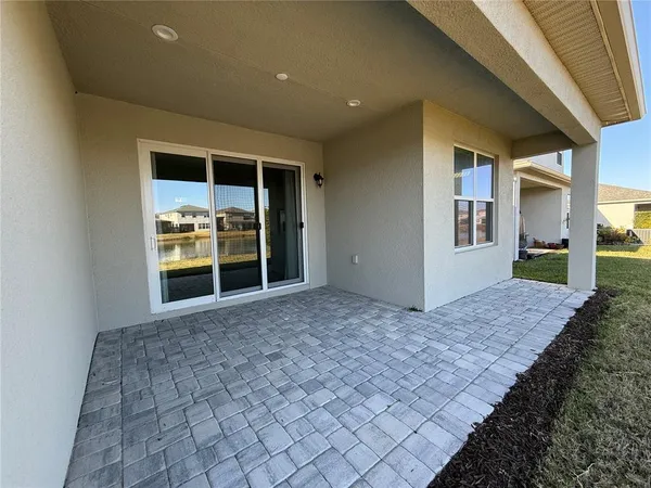 a view of livingroom with furniture