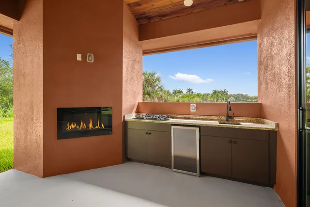 $1,013,000 | 122 Southeast Via Lago Garda, Port St. Lucie, FL 34952