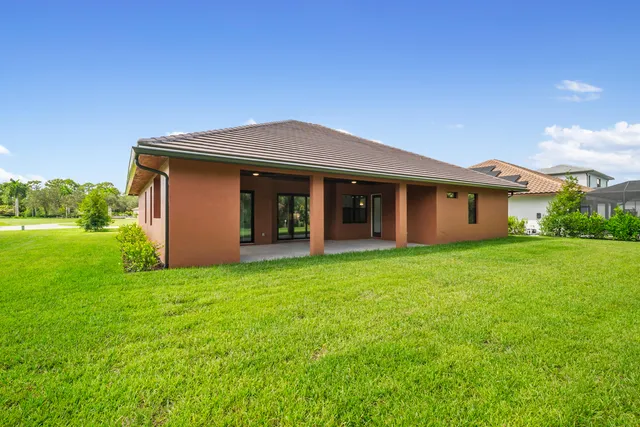 $1,013,000 | 122 Southeast Via Lago Garda, Port St. Lucie, FL 34952