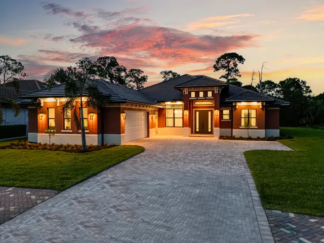 $1,013,000 | 122 Southeast Via Lago Garda, Port St. Lucie, FL 34952