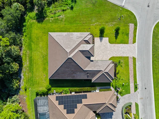$1,013,000 | 122 Southeast Via Lago Garda, Port St. Lucie, FL 34952