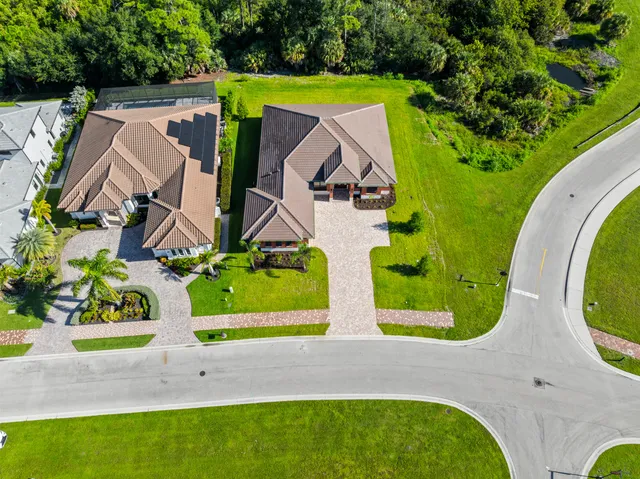 $1,013,000 | 122 Southeast Via Lago Garda, Port St. Lucie, FL 34952