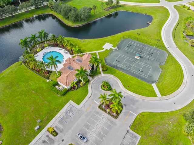 $1,013,000 | 122 Southeast Via Lago Garda, Port St. Lucie, FL 34952