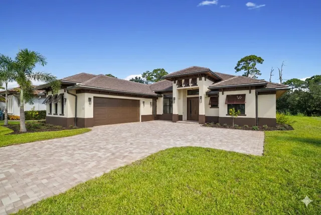 $1,013,000 | 122 Southeast Via Lago Garda, Port St. Lucie, FL 34952