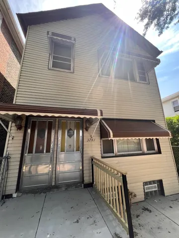 $2,900 | 3741 South Union Avenue, Chicago, IL 60609