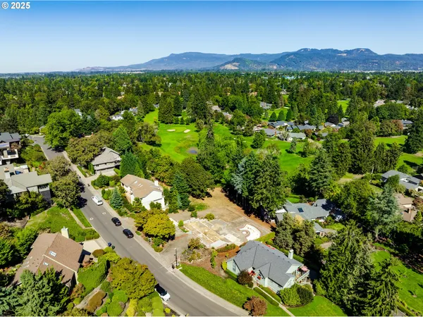 $349,900 | 516 Spyglass Drive, Eugene, OR 97401