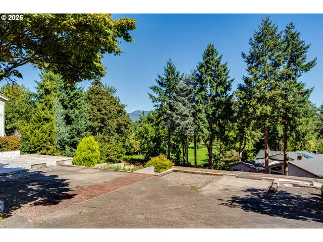 $399,900 | 516 Spyglass Drive, Eugene, OR 97401