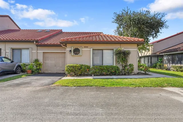 $399,900 | 3313 Inverrary Boulevard, Unit 3313, Lauderhill, FL 33319