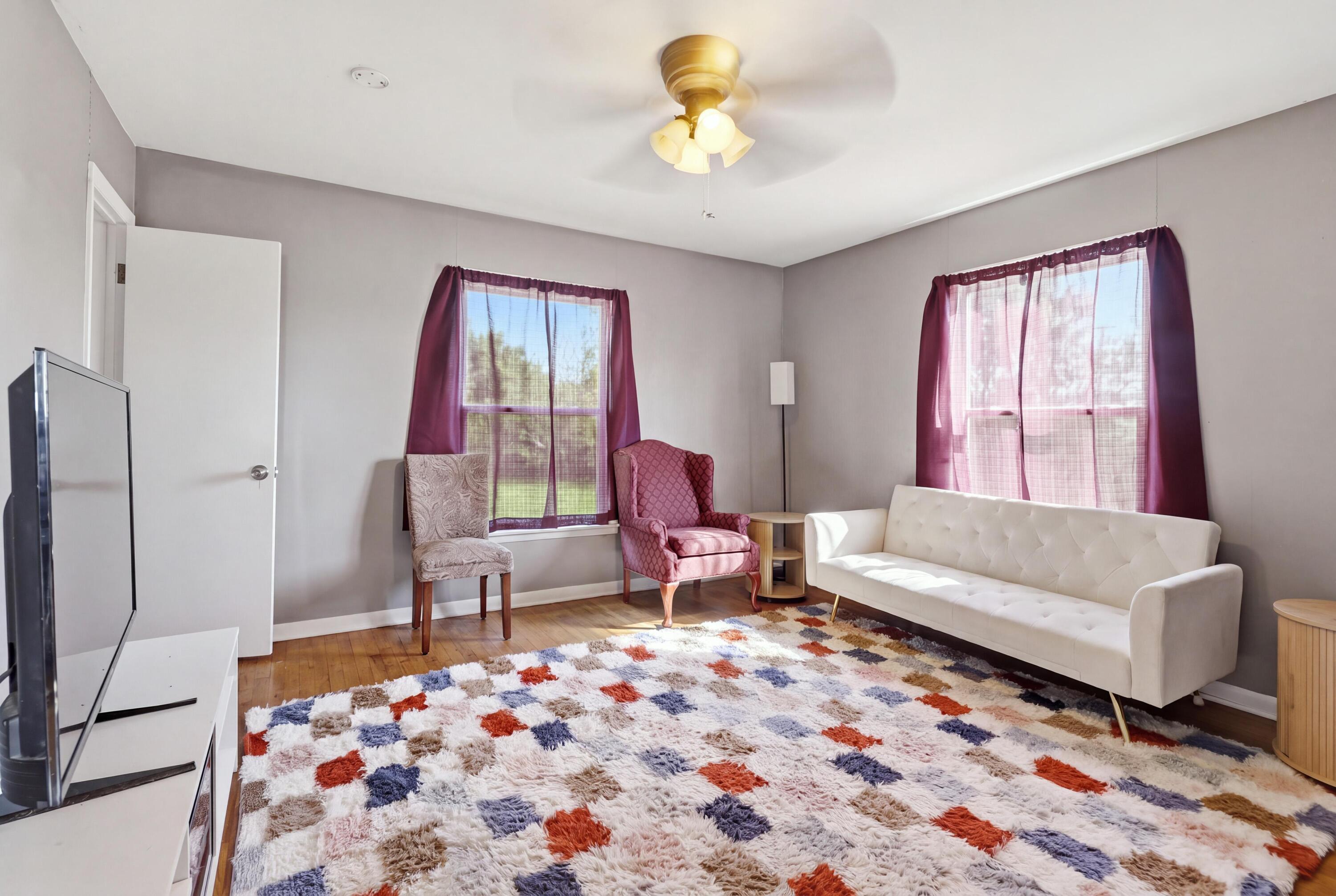733 East Country Road Columbus, KS 66725 - Photo 9 of 18 010