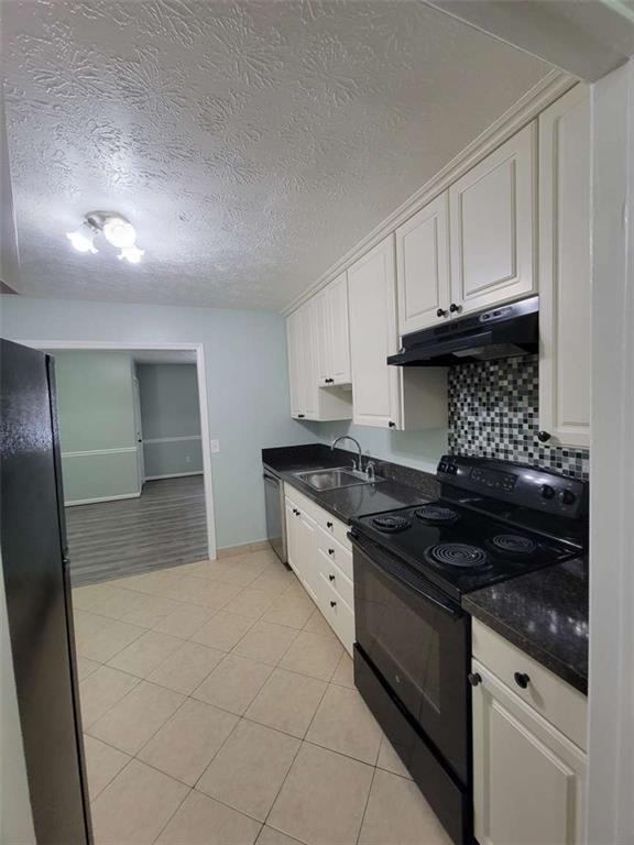 4648 Pine Tree Circle, Unit B Buford, GA 30518 - Photo 9 of 19 a kitchen with granite countertop a stove and a refrigerator