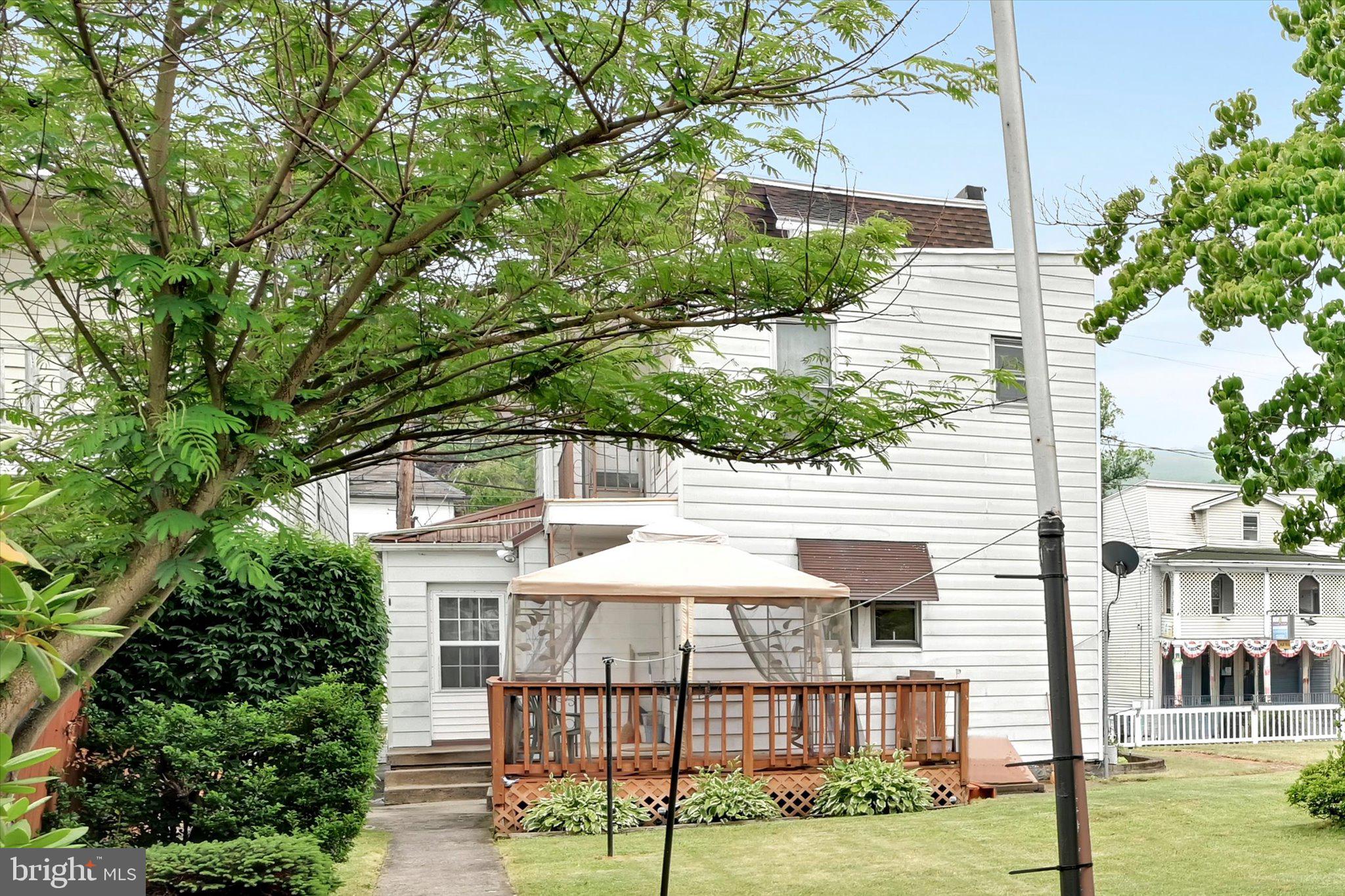 38 Valley Street New Philadelphia, PA 17959 - Photo 32 of 41 Rear Deck