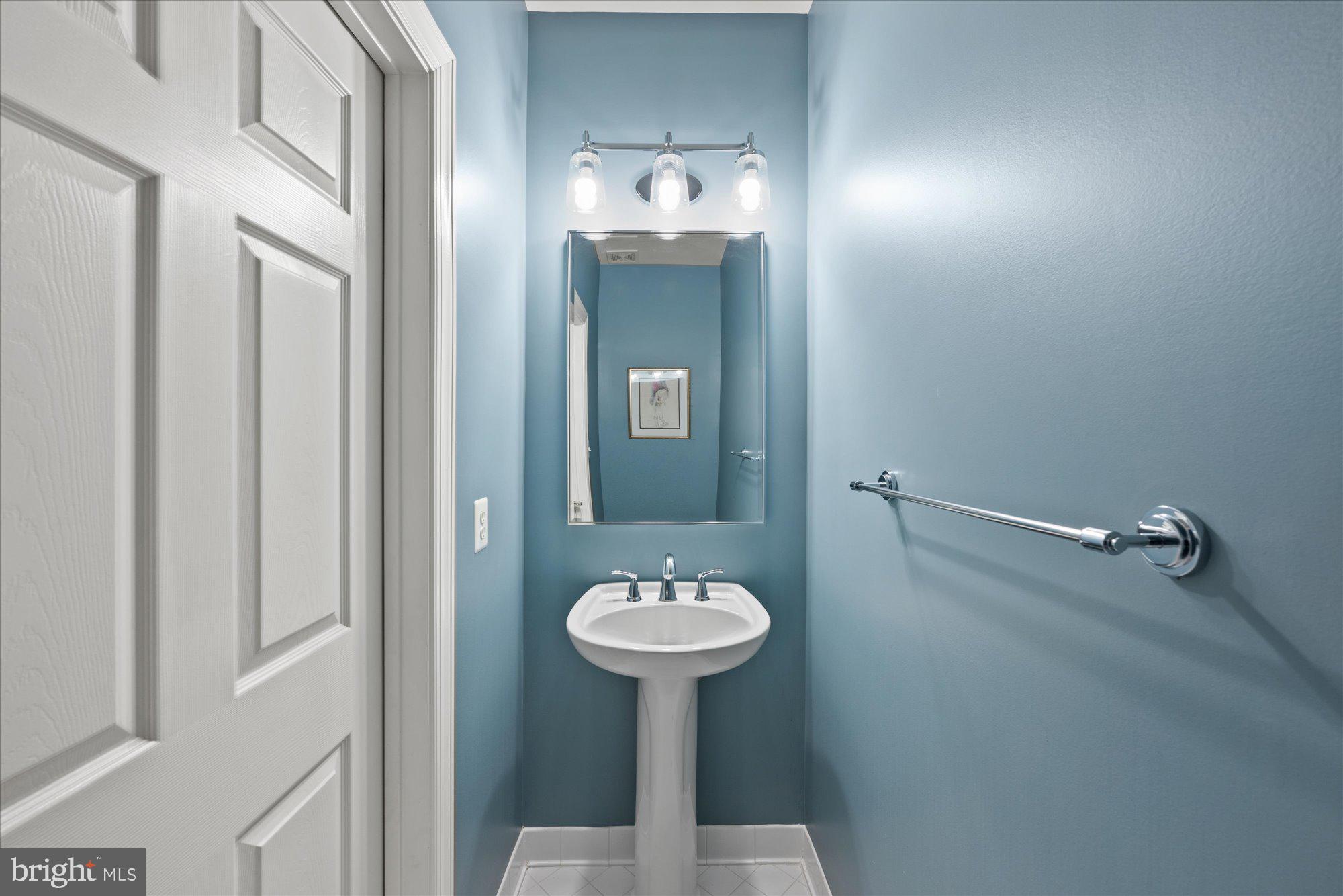 20026 Valhalla Square Ashburn, VA 20147 - Photo 15 of 82 Main Floor Half Bath