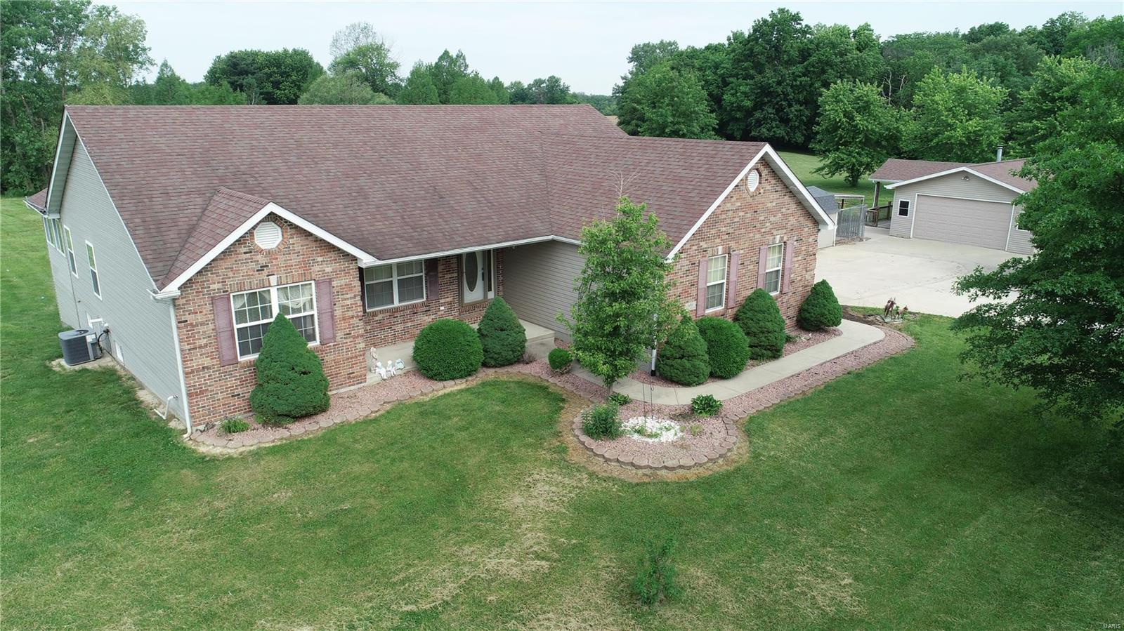 6811 Gushing Spring Edwardsville, IL 62025 - Photo 1 of 49