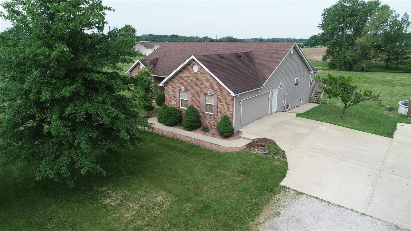 6811 Gushing Spring Edwardsville, IL 62025 - Photo 2 of 49