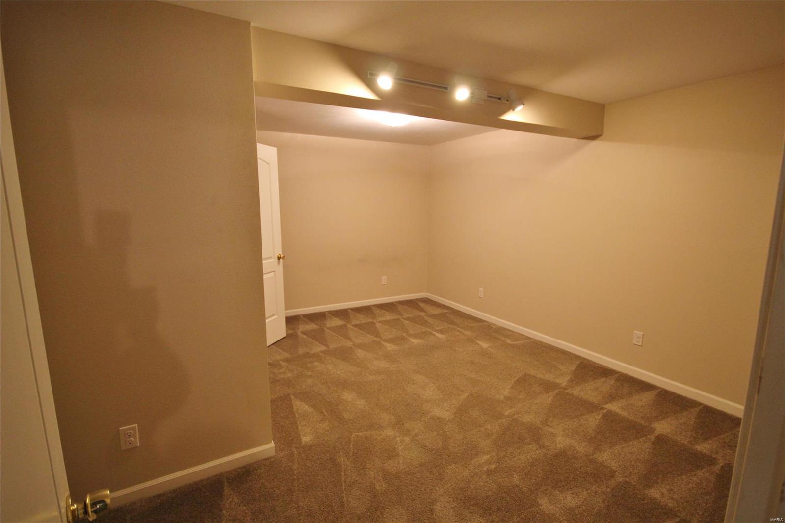 6811 Gushing Spring Edwardsville, IL 62025 - Photo 33 of 49