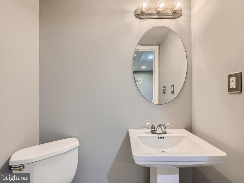 634 Charraway Road Baltimore, MD 21229 - Photo 20 of 26 Spacious Half bath
