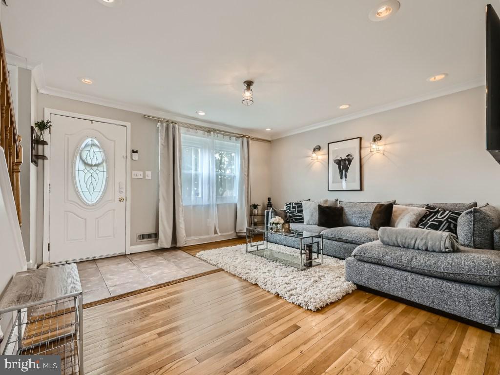 634 Charraway Road Baltimore, MD 21229 - Photo 5 of 26 Gallery Image 5