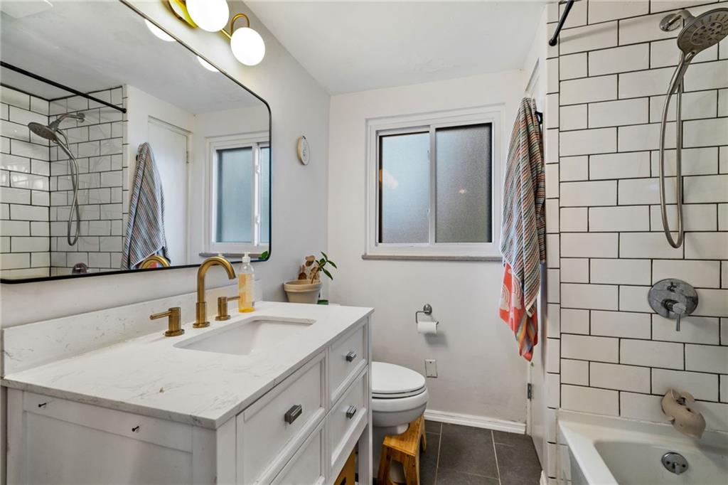 1018 Forsythe Road Carnegie, PA 15106 - Photo 24 of 44 Full Bathroom